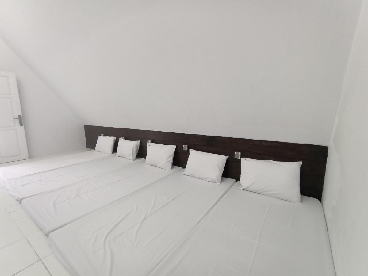Seger Nusantara Ostello Kalisat Esterno foto