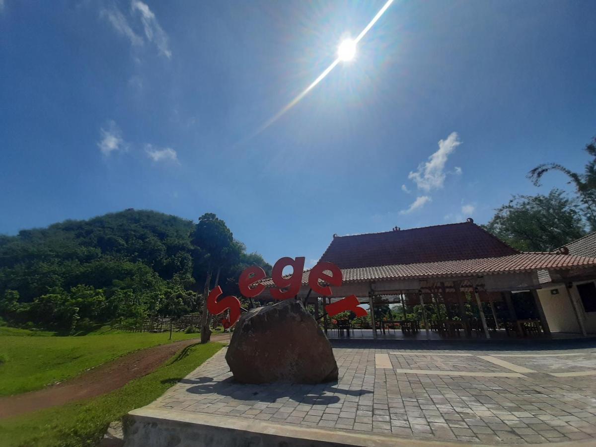Seger Nusantara Ostello Kalisat Esterno foto