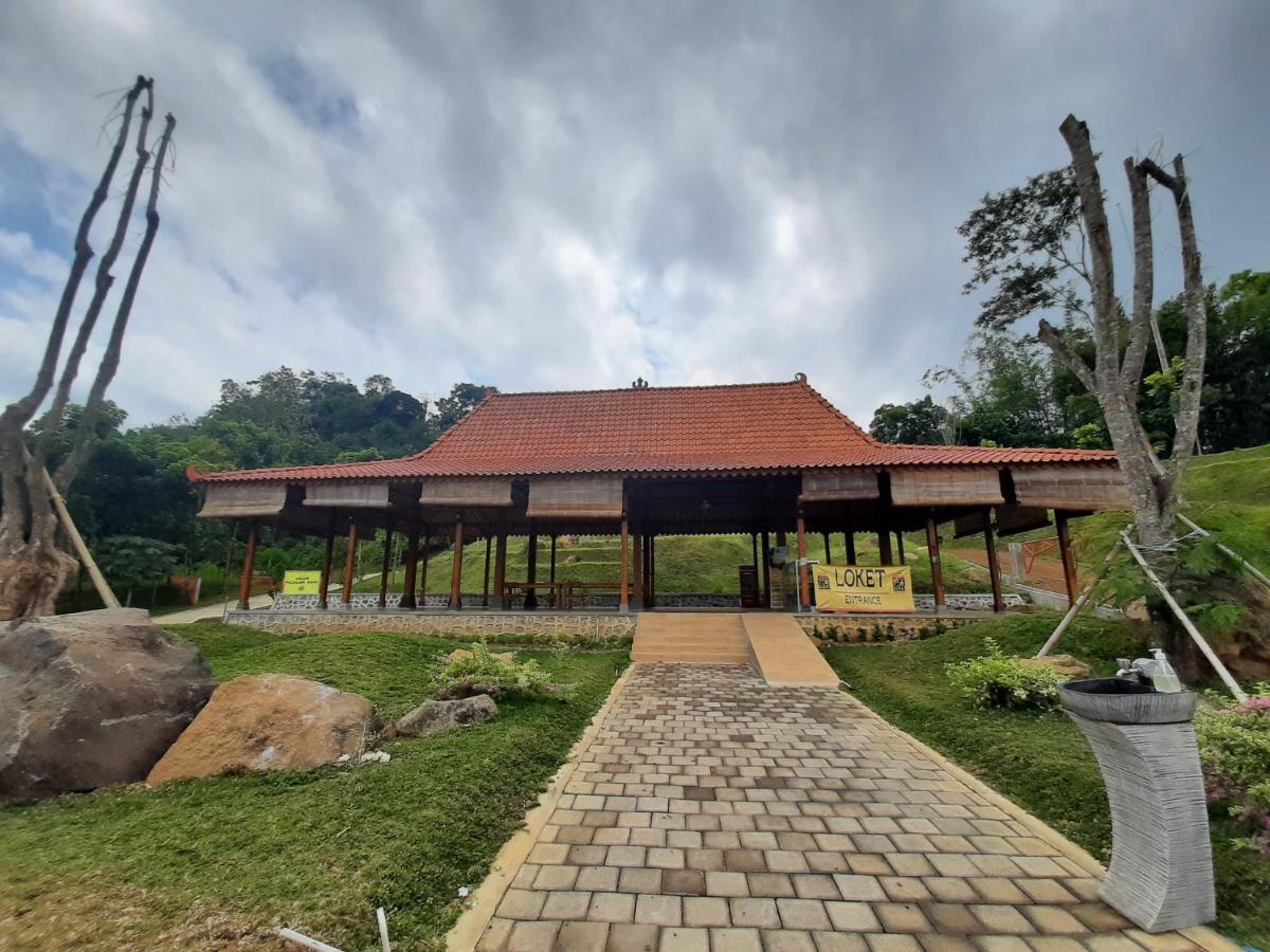 Seger Nusantara Ostello Kalisat Esterno foto