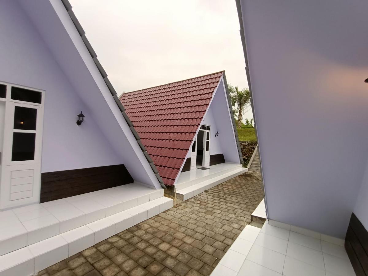Seger Nusantara Ostello Kalisat Esterno foto