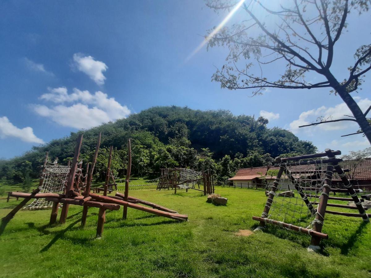 Seger Nusantara Ostello Kalisat Esterno foto