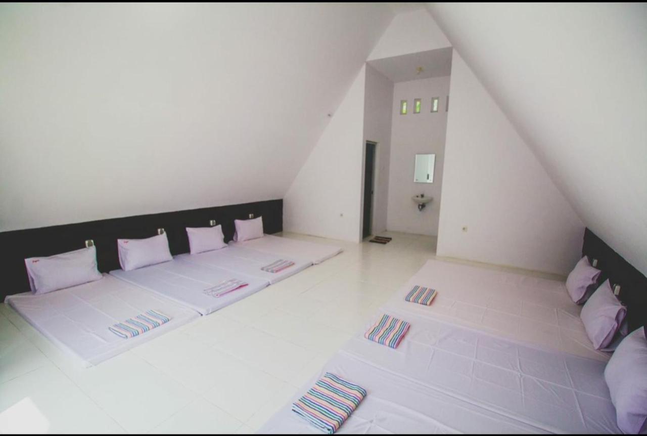 Seger Nusantara Ostello Kalisat Esterno foto